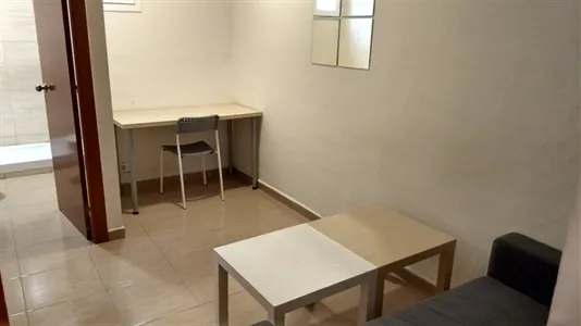 Rooms in Barcelona Ciutat Vella - photo 9