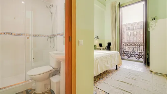 Rooms in Barcelona Eixample - photo 2
