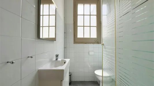 Rooms in Barcelona Eixample - photo 10