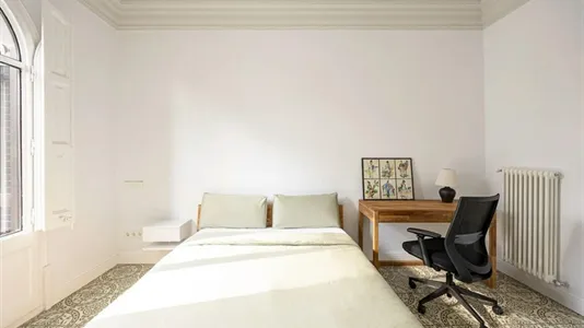 Rooms in Barcelona Eixample - photo 2