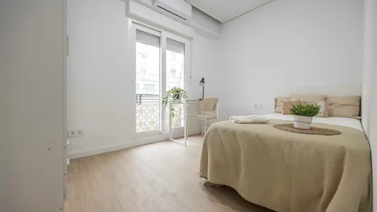 Rooms in el Camí de Vera - photo 1