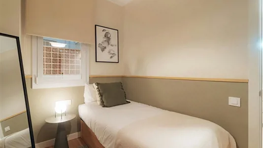 Rooms in Barcelona Eixample - photo 2