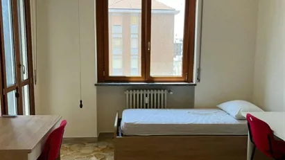 Room for rent in Milano Zona 6 - Barona, Lorenteggio, Milan