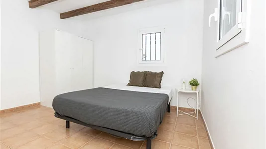 Rooms in Barcelona Ciutat Vella - photo 3