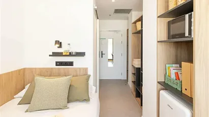 Room for rent in Los Bermejales, Andalucía