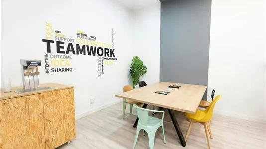 Rooms in Barcelona Ciutat Vella - photo 6