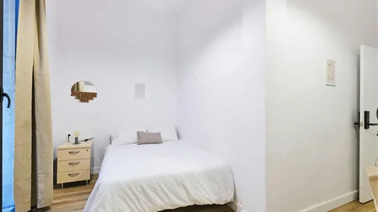 Rooms in Barcelona Ciutat Vella - photo 2