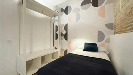 Rooms in Barcelona Ciutat Vella - photo 2