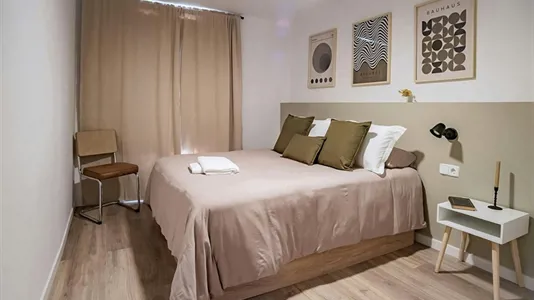 Rooms in Barcelona Ciutat Vella - photo 2