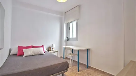 Rooms in el Camí de Vera - photo 5