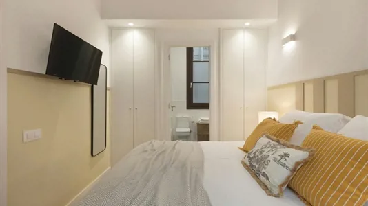 Rooms in Barcelona Ciutat Vella - photo 2