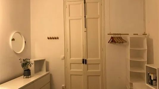 Rooms in Barcelona Eixample - photo 9