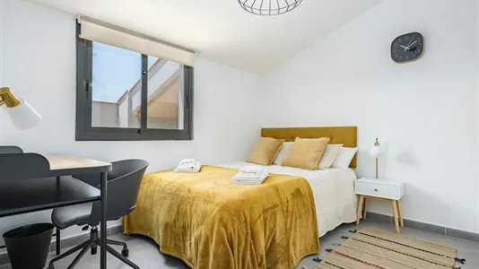 Rooms in Manresa - photo 1