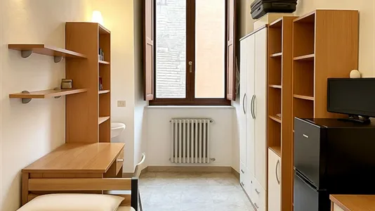 Rooms in Siena - photo 1