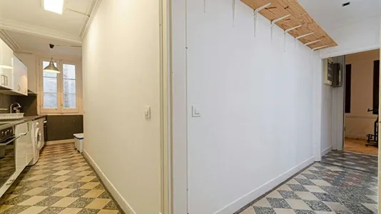 Rooms in Barcelona Ciutat Vella - photo 9
