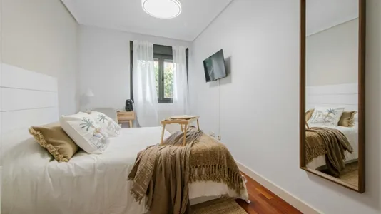 Rooms in El Encinar de los Reyes - photo 1