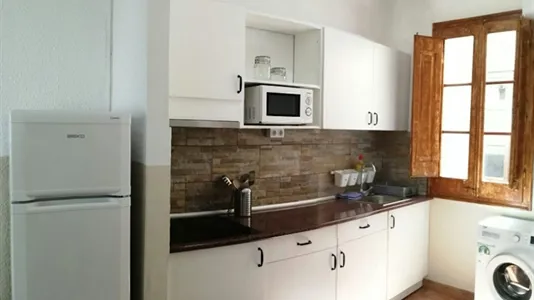 Rooms in Barcelona Ciutat Vella - photo 9