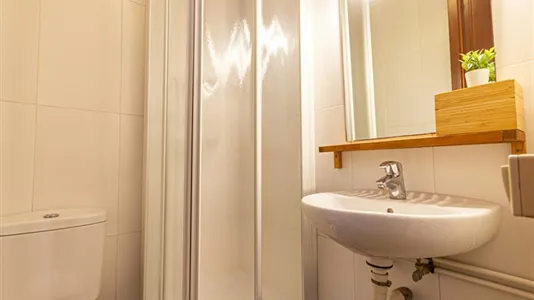 Rooms in Barcelona Eixample - photo 9