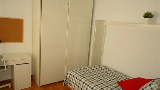 Rooms in Córdoba - photo 3