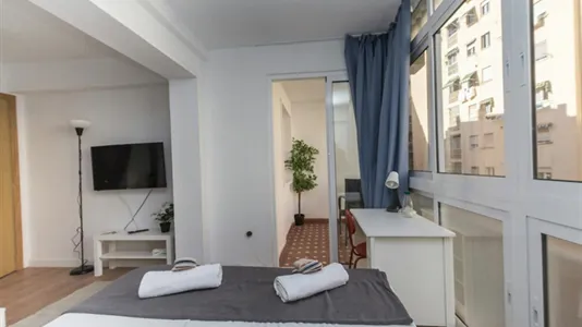 Rooms in Málaga - photo 7